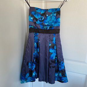 Strapless short blue dress
